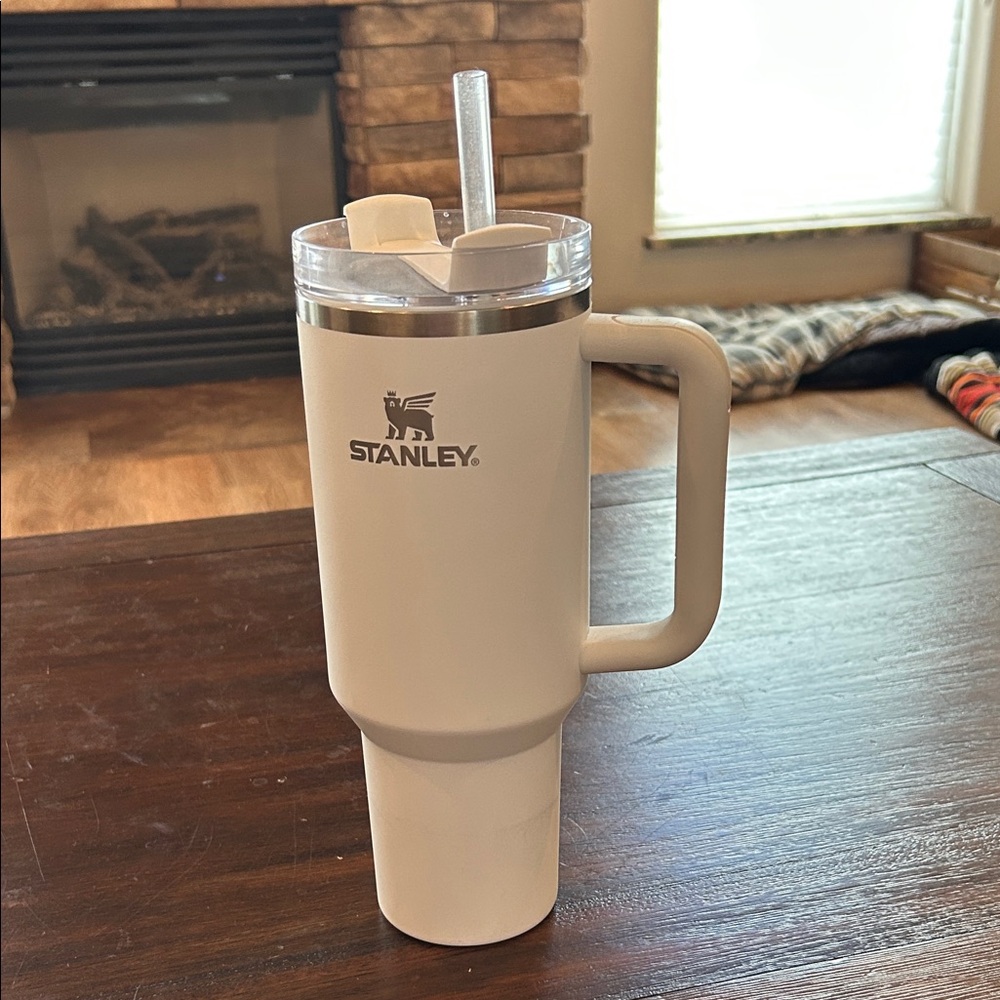 Stanley White Tumbler with Straw